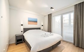 Luxe comfort app met zijdelings zeezicht en in centrum